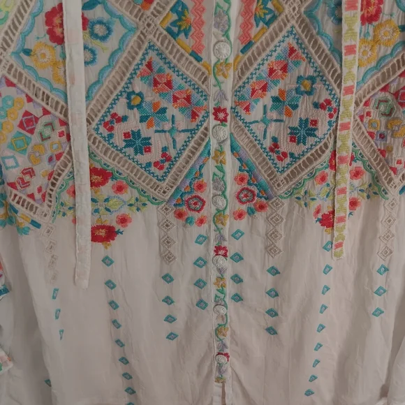Johnny Was 🐞 White Asymmetrical Embellished Blouse